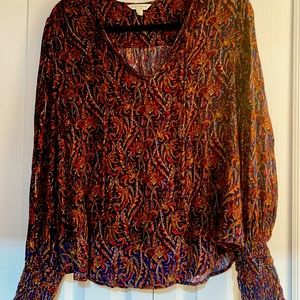 Lucky blouse with tie and puckered sleeve details